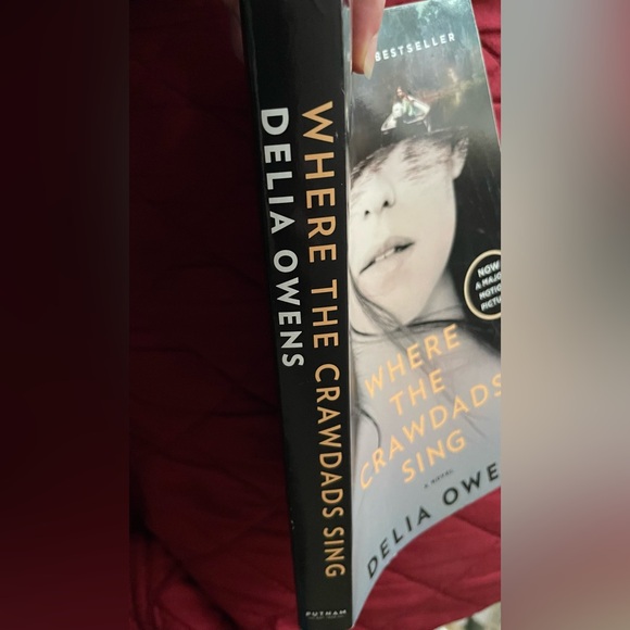 ☘️ Where the Crawdads Sing by Delia Owens book novel preread good condition 📚 - Picture 2 of 6